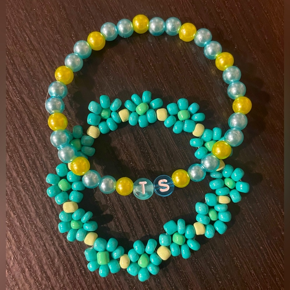 Taylor Swift Friendship Bracelets